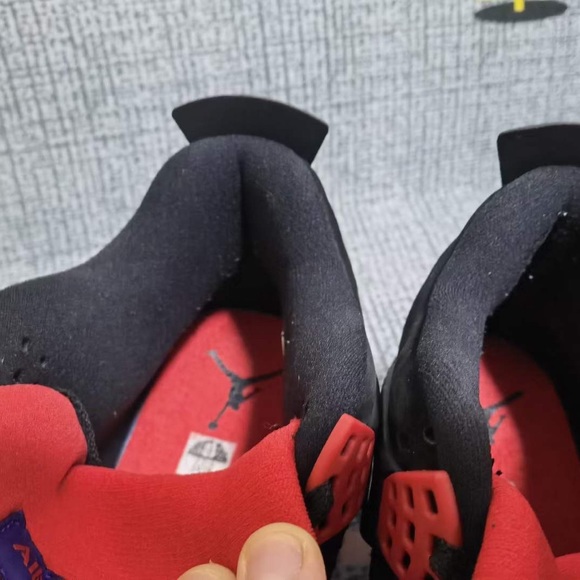 Used jordan 4 raptors Size 10 - Picture 7 of 9